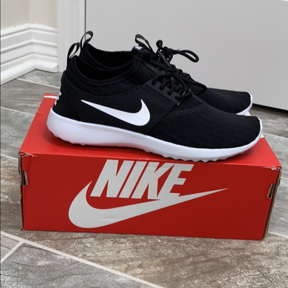 Brand new women’s black Nike’s Juvenate